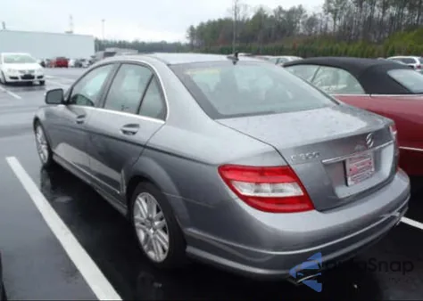 2009 Mercedes-Benz C300 4 Matic z USA, uszkodzony, nr VIN WDDGF81X89R044480